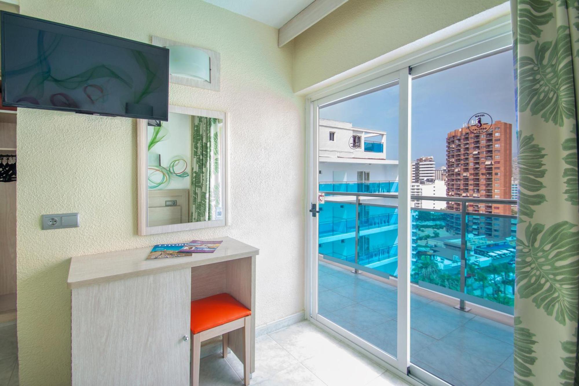 Hotel Servigroup Calypso Benidorm Oda fotoğraf